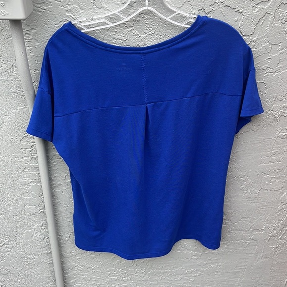 Athleta women’s blue top size small 95% polyester and 5% spandex - Picture 3 of 6